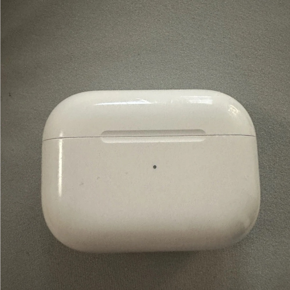 Apple AirPods Pro 2nd Generation with MagSafe Wireless Charging Case (USB‑C)